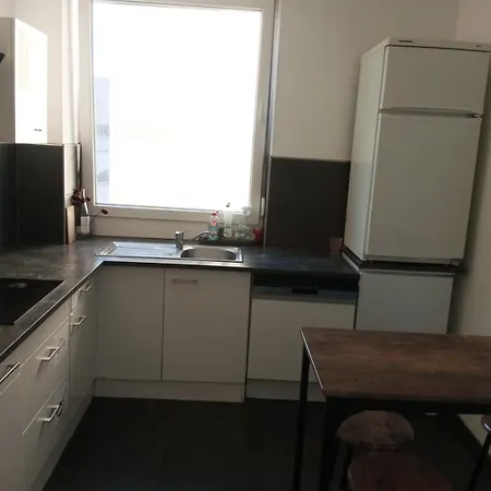 Nina Mit Gemeinschaftskueche Zentrum