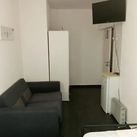 Nina Mit Gemeinschaftskueche Zentrum Homestay